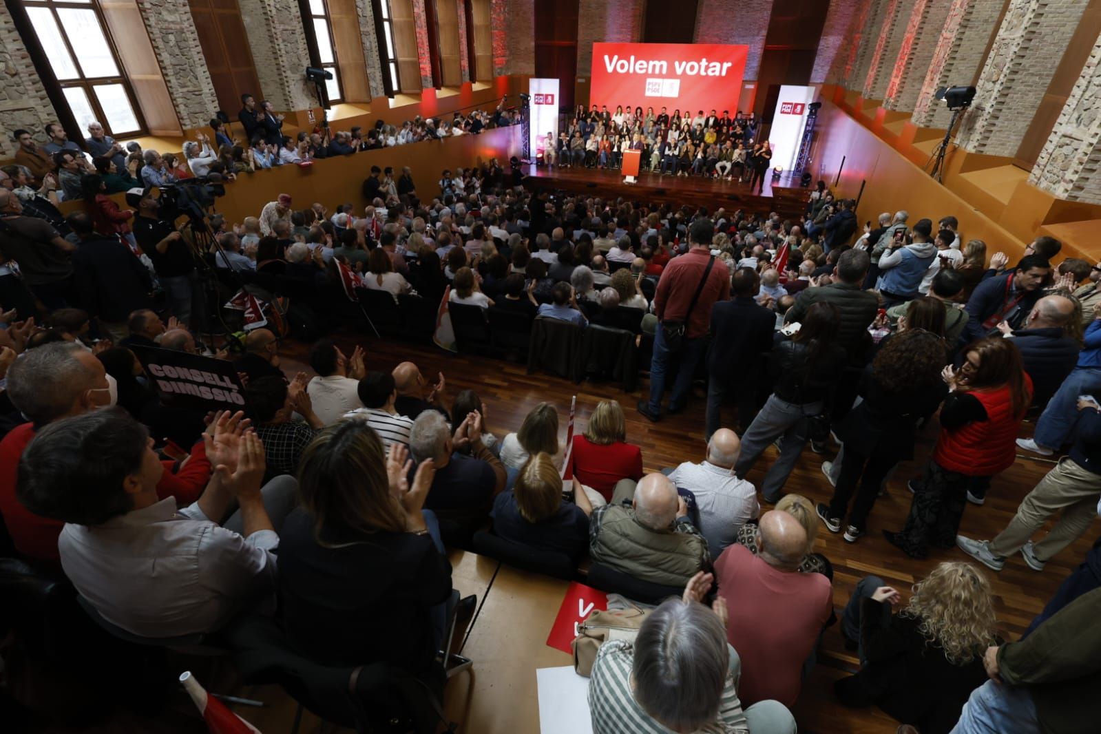 Fotos del acto público del PSPV para exigir la convocatoria de elecciones en la Comunitat Valenciana
