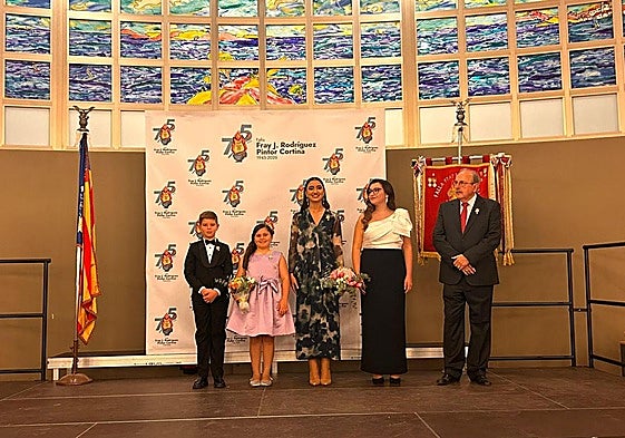 Un aniversario brillante de la familia de Fray J. Rodríguez