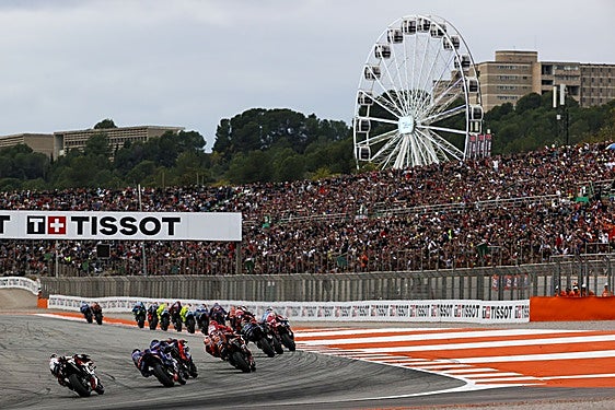 Las gradas del Circuit Ricardo Tormo de Cheste, repletas ante el paso de las MotoGP.