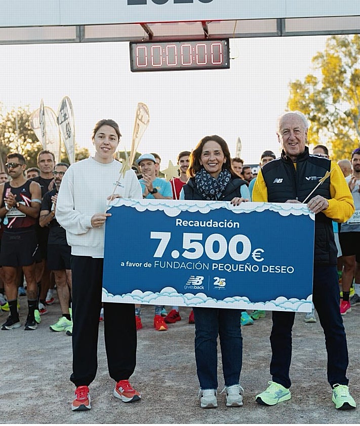 Imagen secundaria 2 - La Fundación Pequeño Deseo recibe 7.500 euros de la New Balance Long Run Maratón Valencia