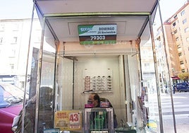 Una vendedora de la ONCE, en una imagen de archivo.