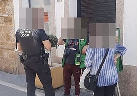 Agentes de la Policía Local de Albal han logrado detener al ladrón tras el robo de los cupones.