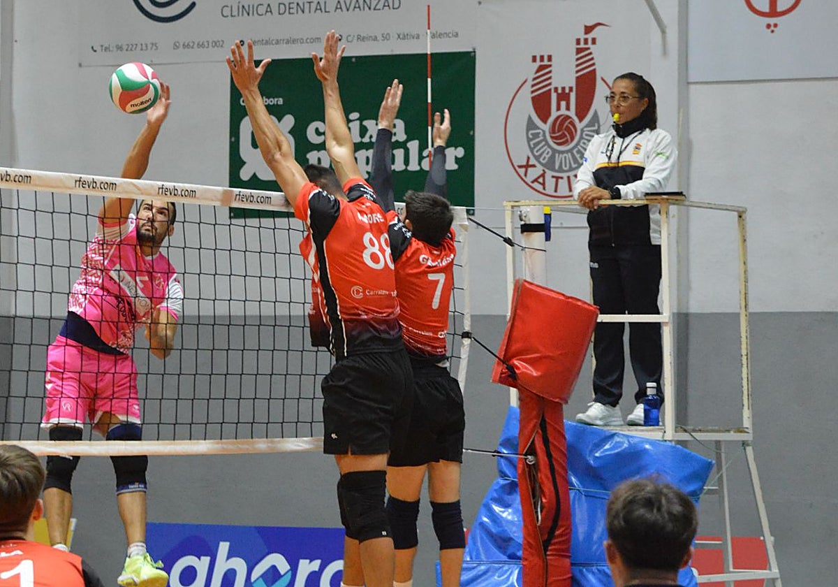 El choque entre el Familycash Xàtiva y el AD Rivas Madrid, disputado en el pabellón de Xàtiva