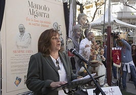 Teresa Viguer, viuda de Manolo Algarra, durante un acto homenaje al artista fallero.
