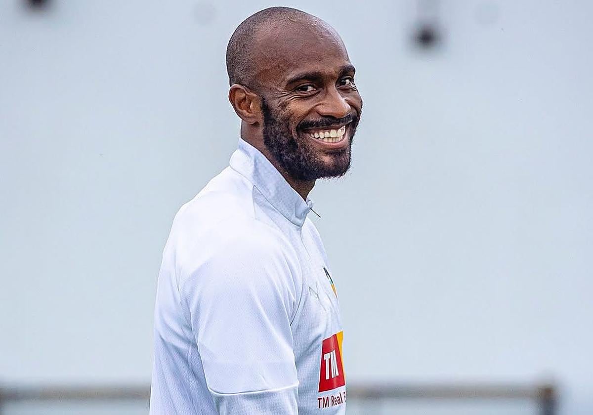 Dimitri Foulquier, en un entrenamiento con el Valencia.