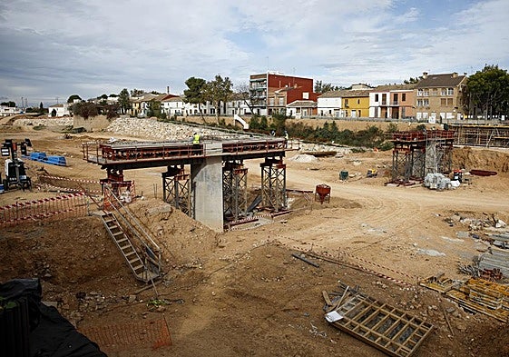 Construcción de una pasarela en Picanya sobre el barranco del Poyo.