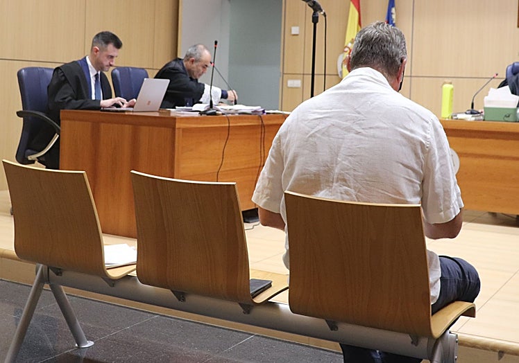El acusado durante el juicio celebrado en un Juzgado de Lo Penal de Valencia.