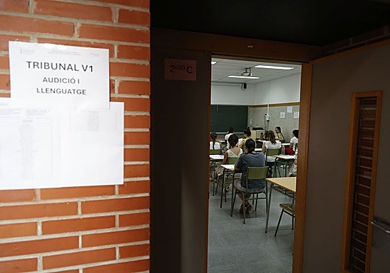 Aspirantes durante la primera prueba de la última oposición de maestros, celebrada en 2024.