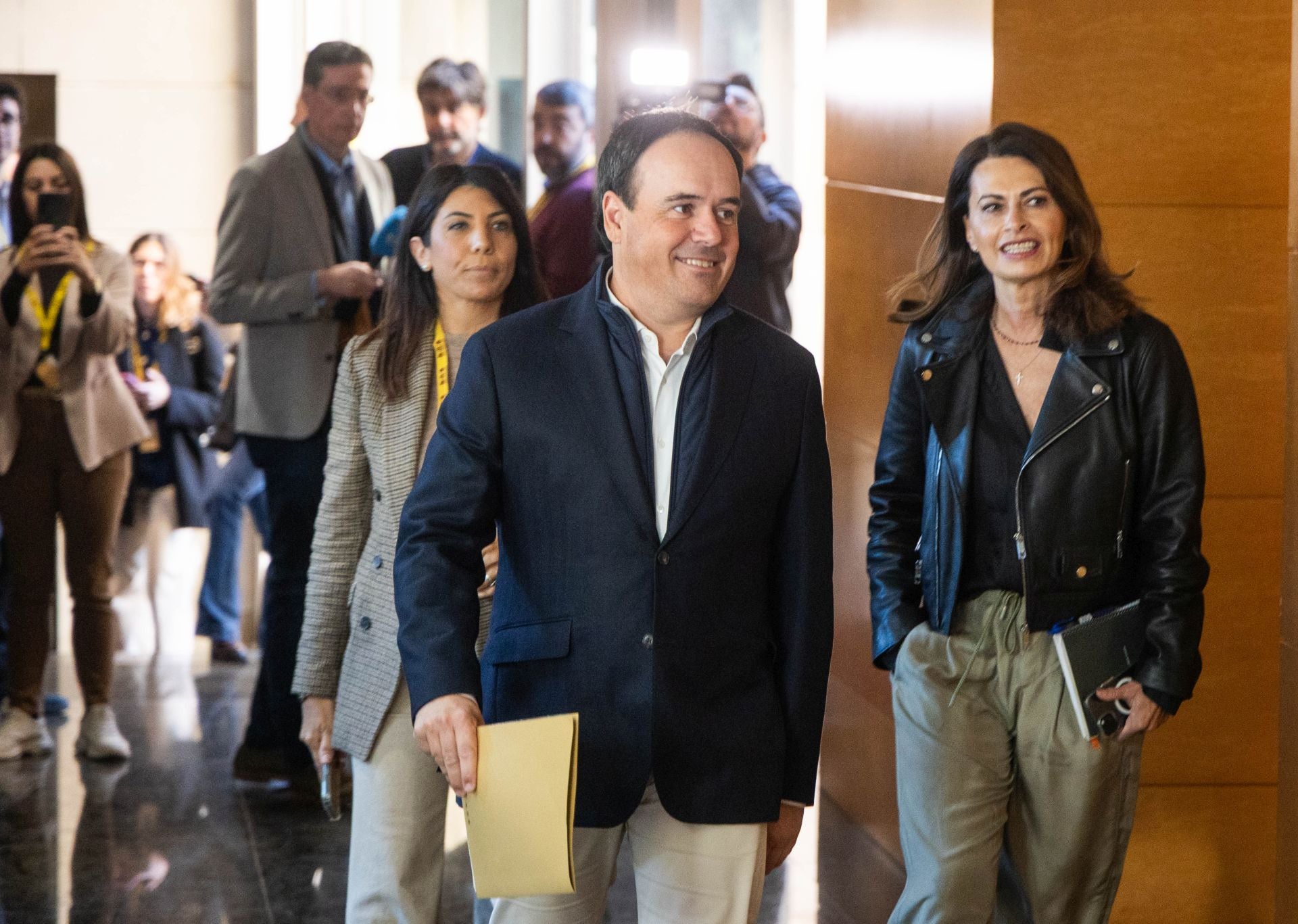 Pérez Llorca presenta su candidatura para suceder a Mazón