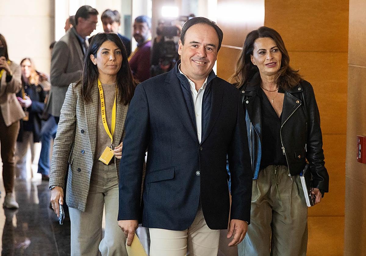 Pérez Llorca presenta su candidatura para suceder a Mazón