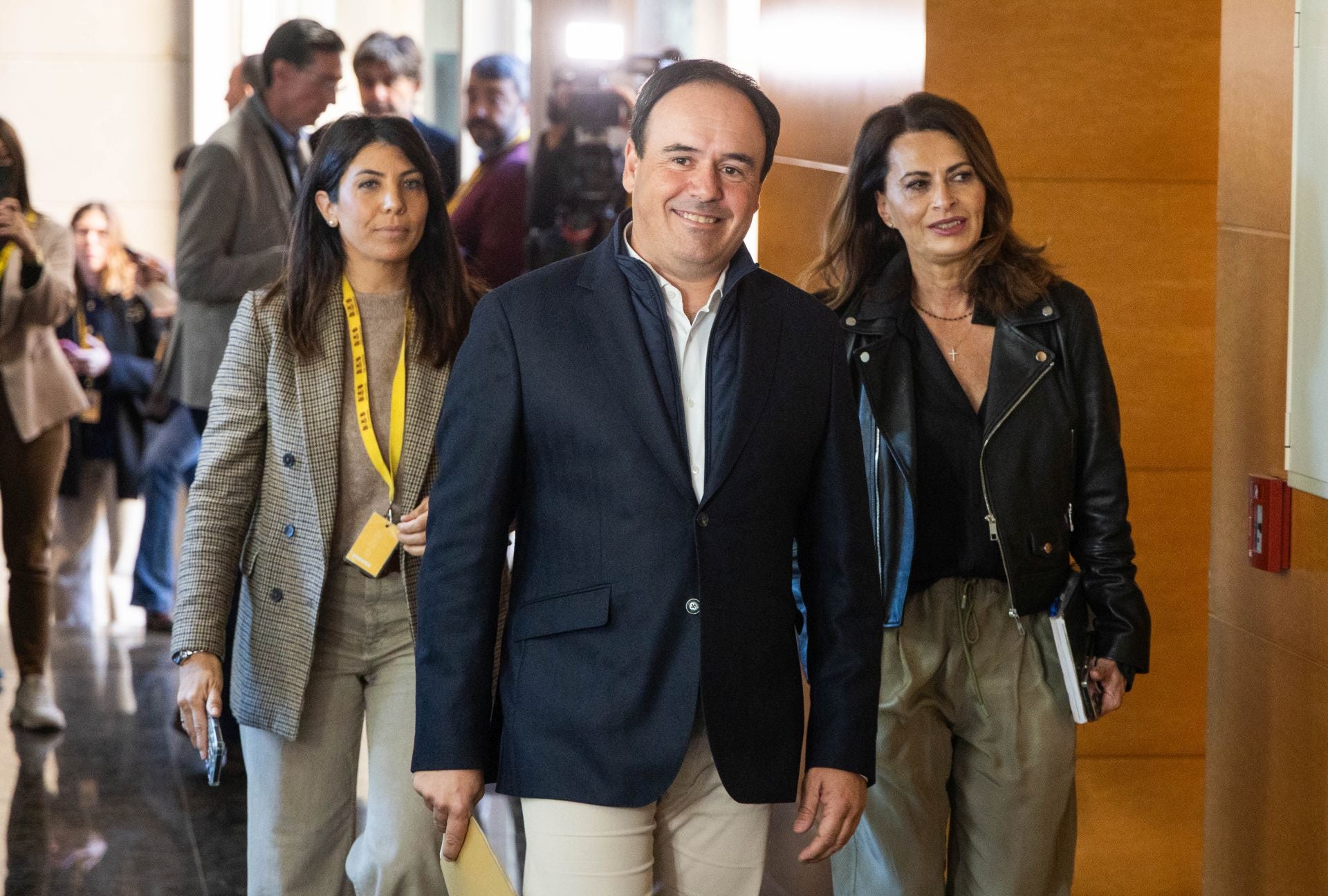 Pérez Llorca presenta su candidatura para suceder a Mazón