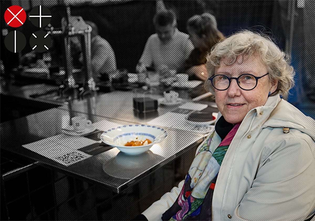 Pilar Roig, en la parte dulce del almuerzo en el Central Bar de Ricard Camarena, en el Mercado Central.