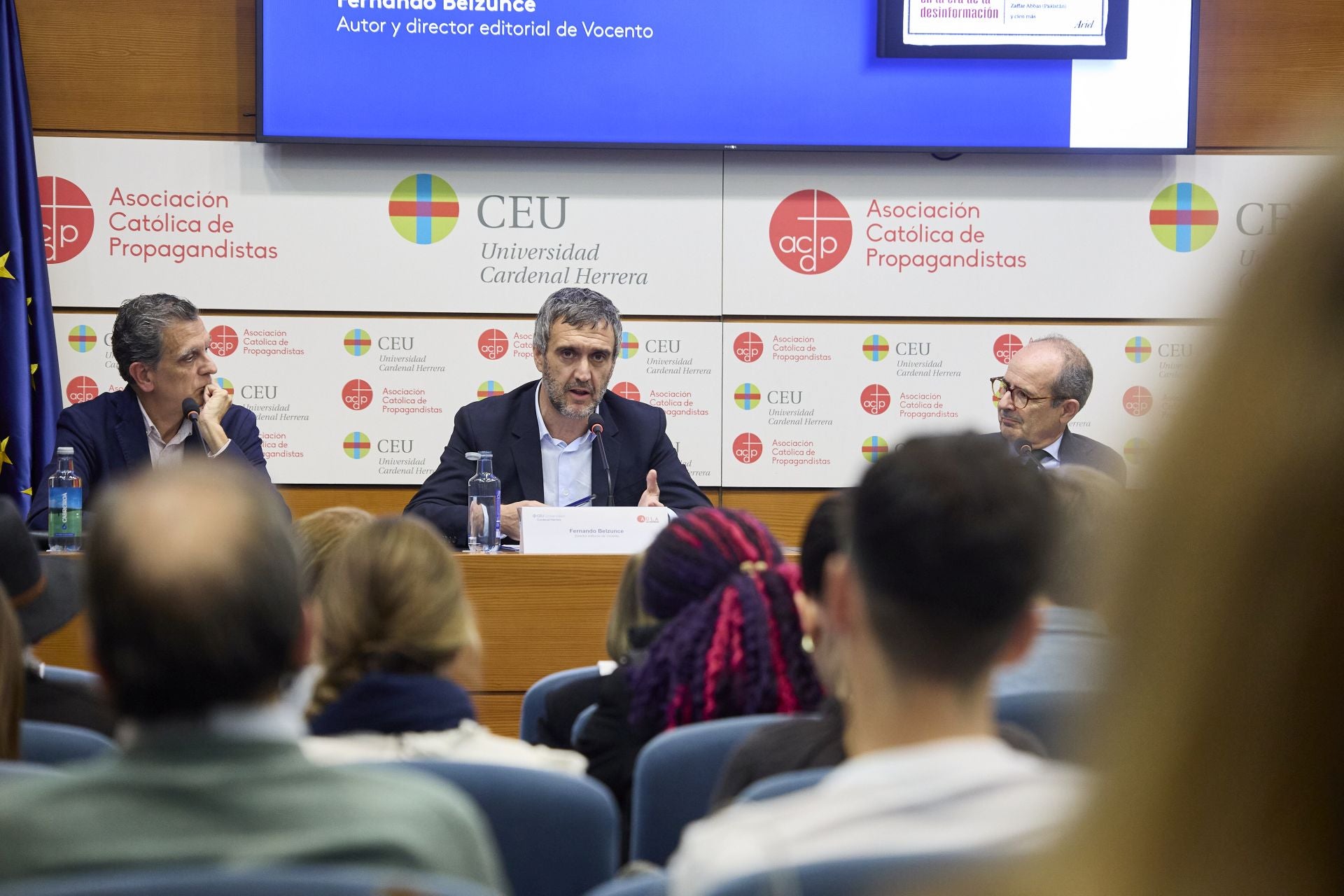 FOTOS | Fernando Belzunce presenta su libro &#039;Periodistas en tiempos de oscuridad&#039; en el Aula de LAS PROVINCIAS