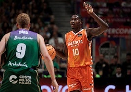 Omari Moore, en un partido entre Valencia Basket y Unicaja.