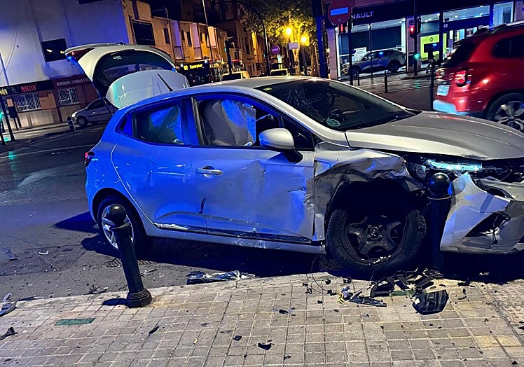 El conductor del otro vehículo ha resultado herido leve.