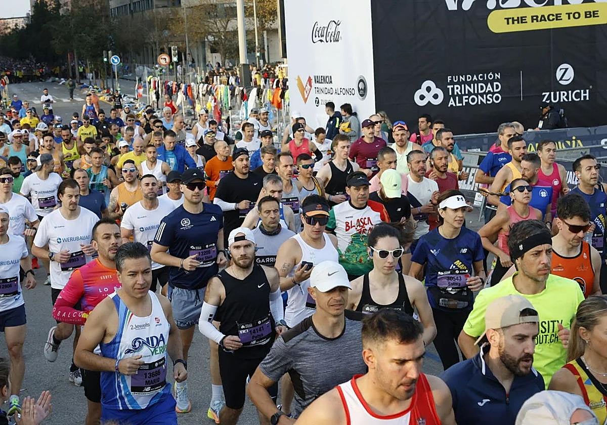 Un grupo de corredores del Maratón de Valencia en su edición de 2024.