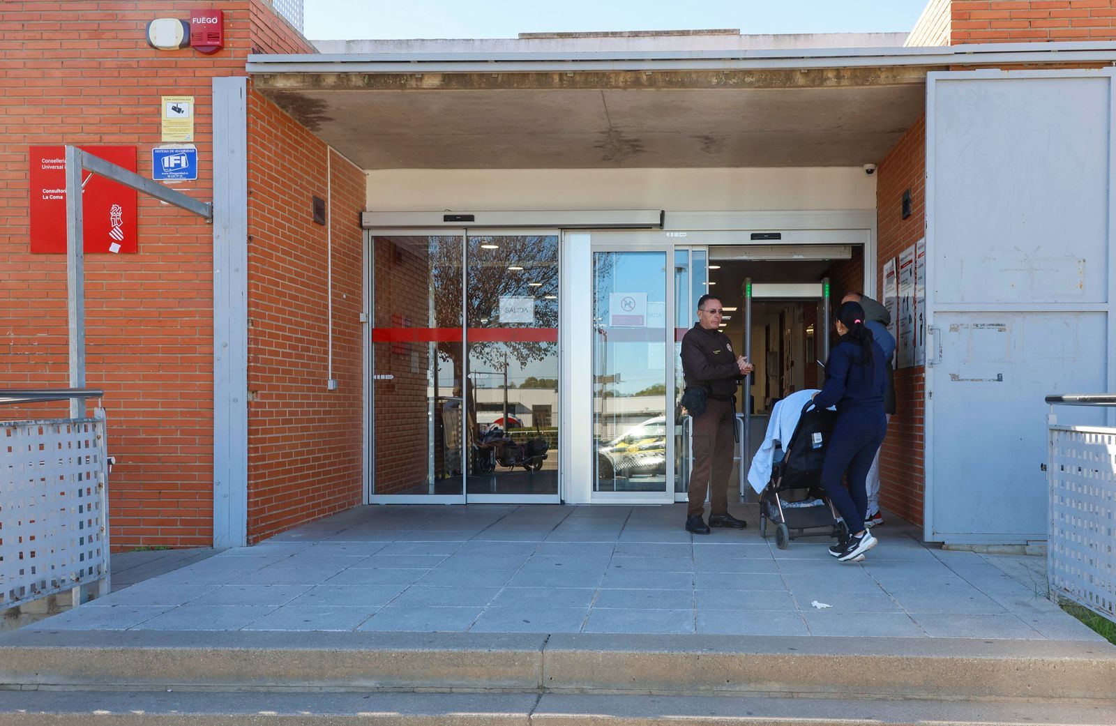 El centro de salud de La Coma cierra tras la agresión a tres sanitarias