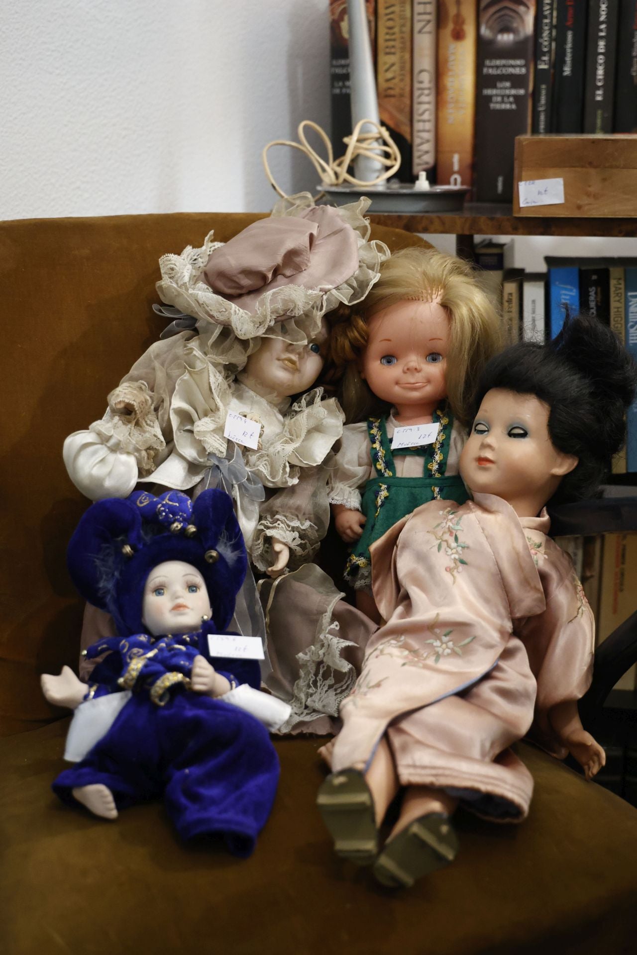 FOTOS | Furor por los muebles vintage en Valencia