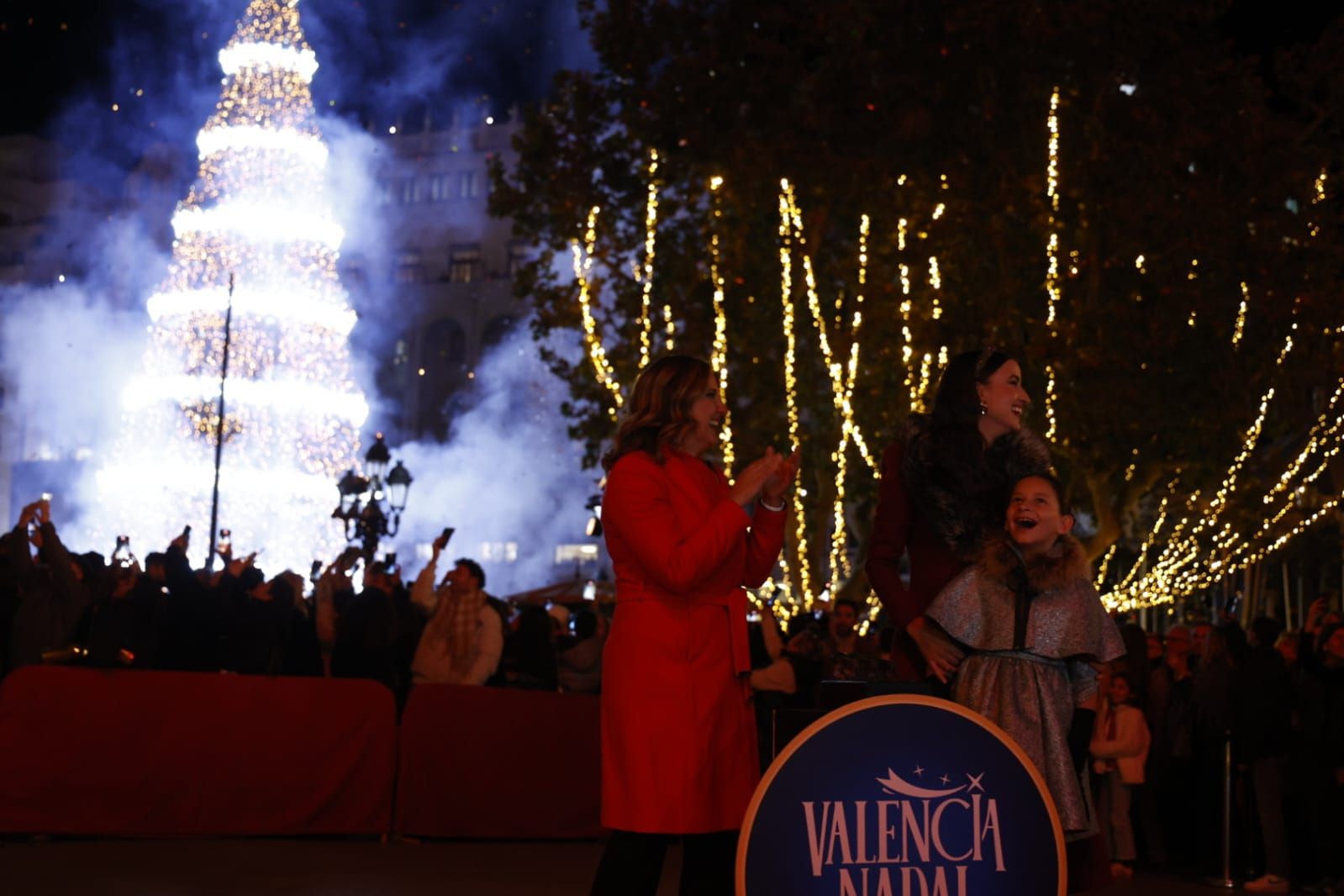 FOTOS | Así ha sido el encendido de luces de la Navidad 2025 en Valencia