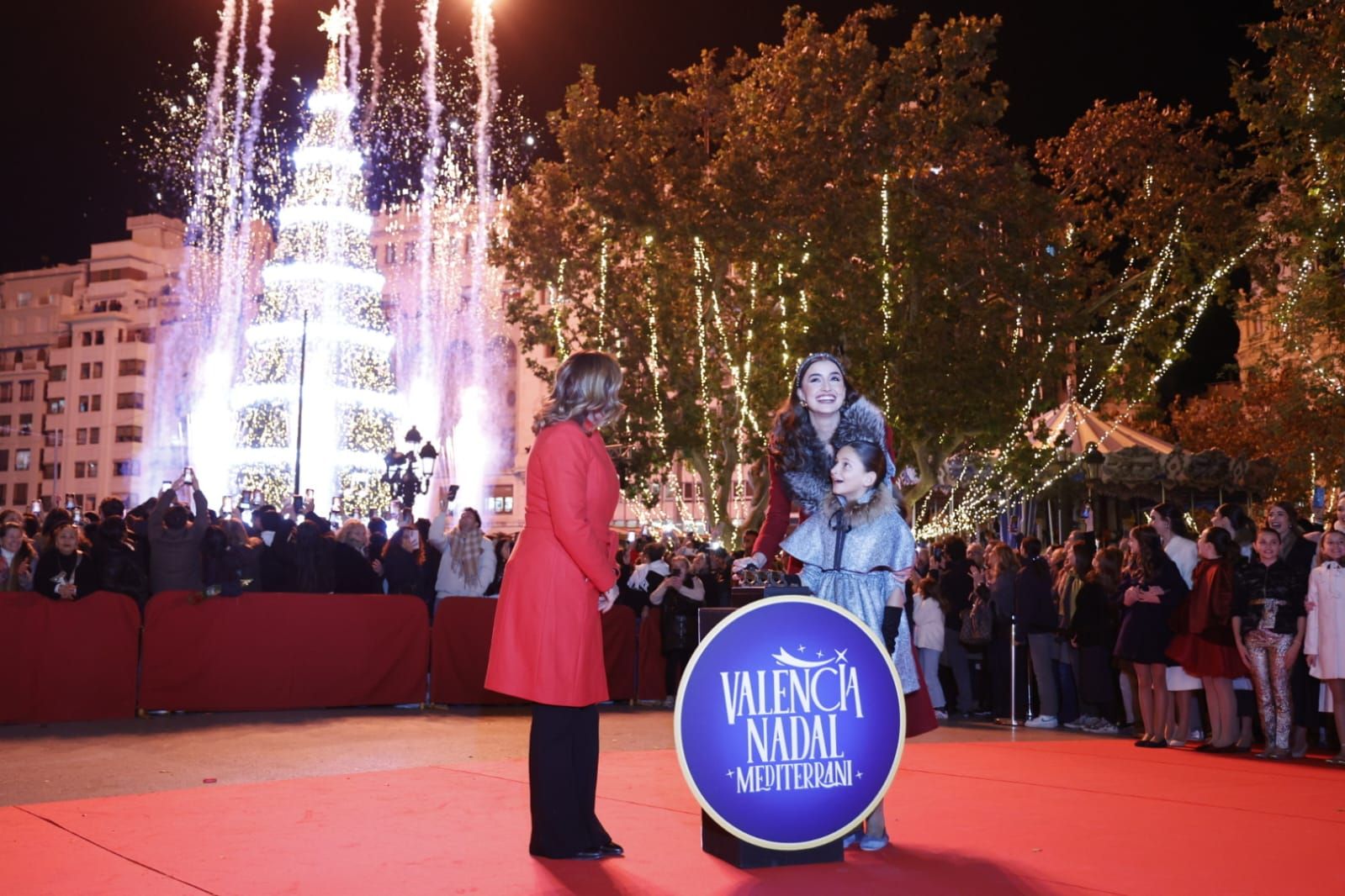 FOTOS | Así ha sido el encendido de luces de la Navidad 2025 en Valencia