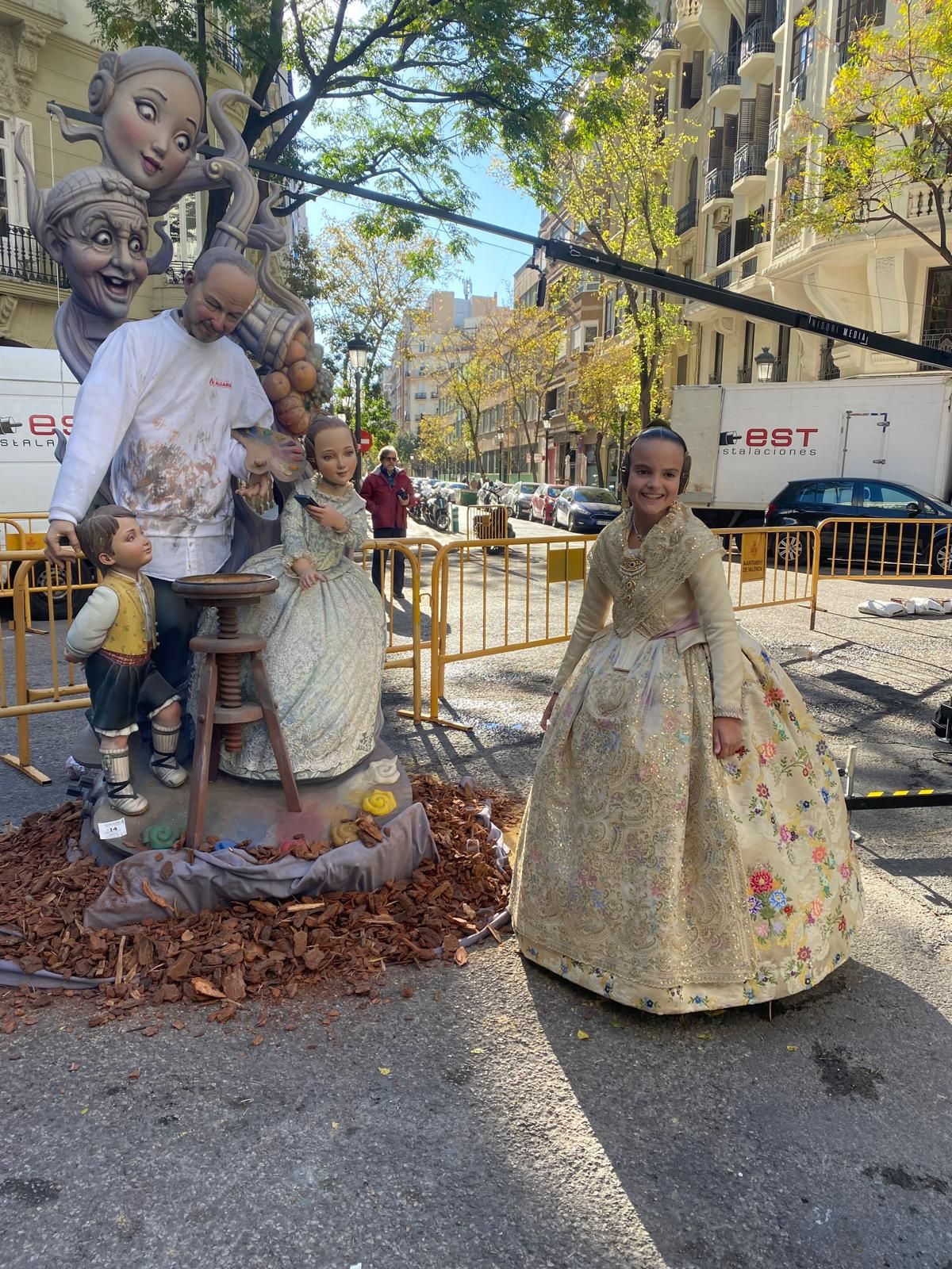 Manolo Algarra ya tiene su placa homenaje en el Ensanche