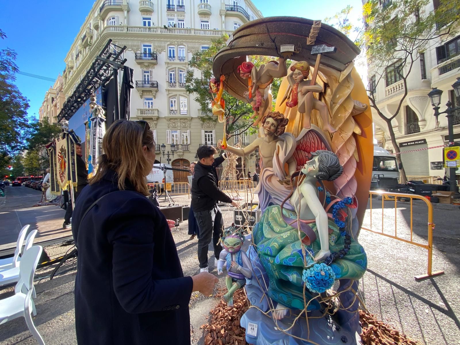 Manolo Algarra ya tiene su placa homenaje en el Ensanche
