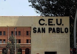 La entrada a las dependencias de Moncada.