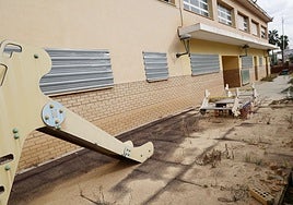 Estado actual del colegio original, que permanece vallado.