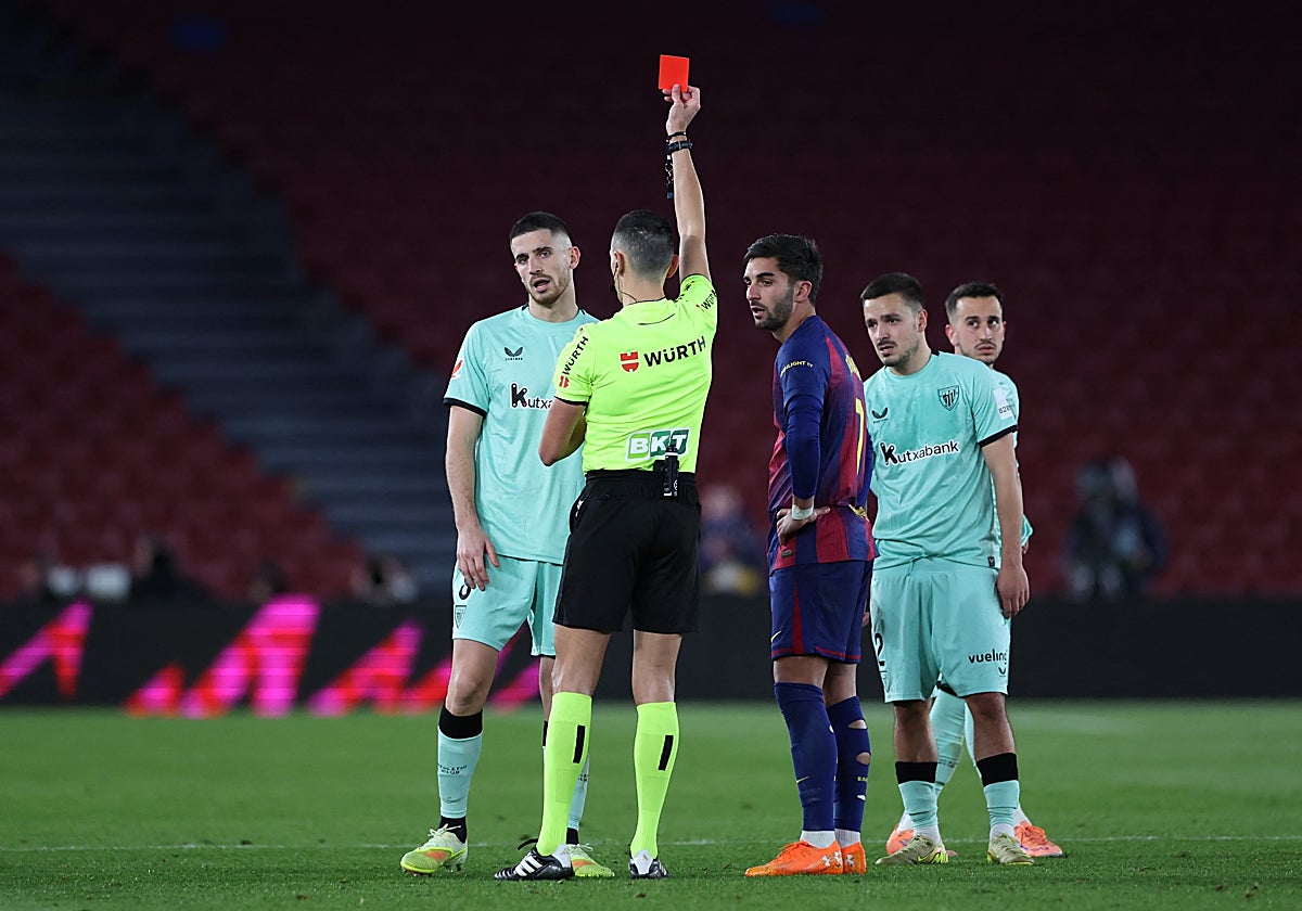Expulsión de Oihan Sancet en el Camp Nou.