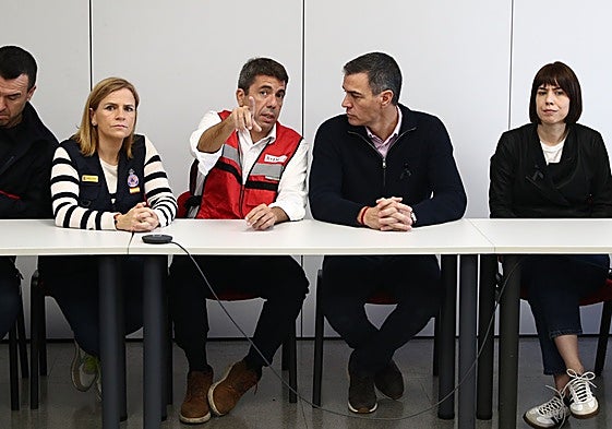 Bernabé, con Mompó, Mazón, Sánchez y Morant, en el Cecopi del 31 de octubre.