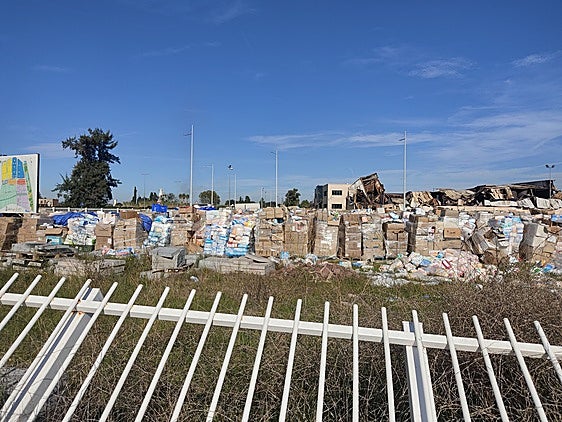 Estado de la valla del solar municipal.