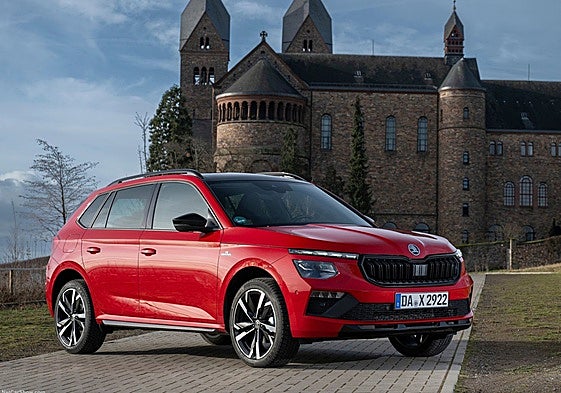 Diseño muy atractivo del paragolpes delantero en combinación con los faros led y la parrilla.