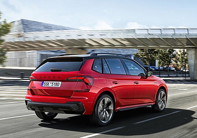 Líneas muy marcadas en la trasera, musculoso paragolpes y pequeño alerón.
