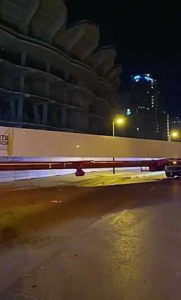 Los pilares que sustentarán la cubierta del Nou Mestalla llegan a Valencia