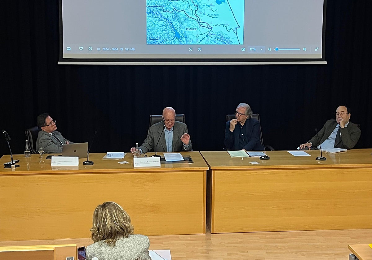 El exconseller Eugenio Burriel durante su intervención en un seminario de la UV sobre la gestión de desastres.