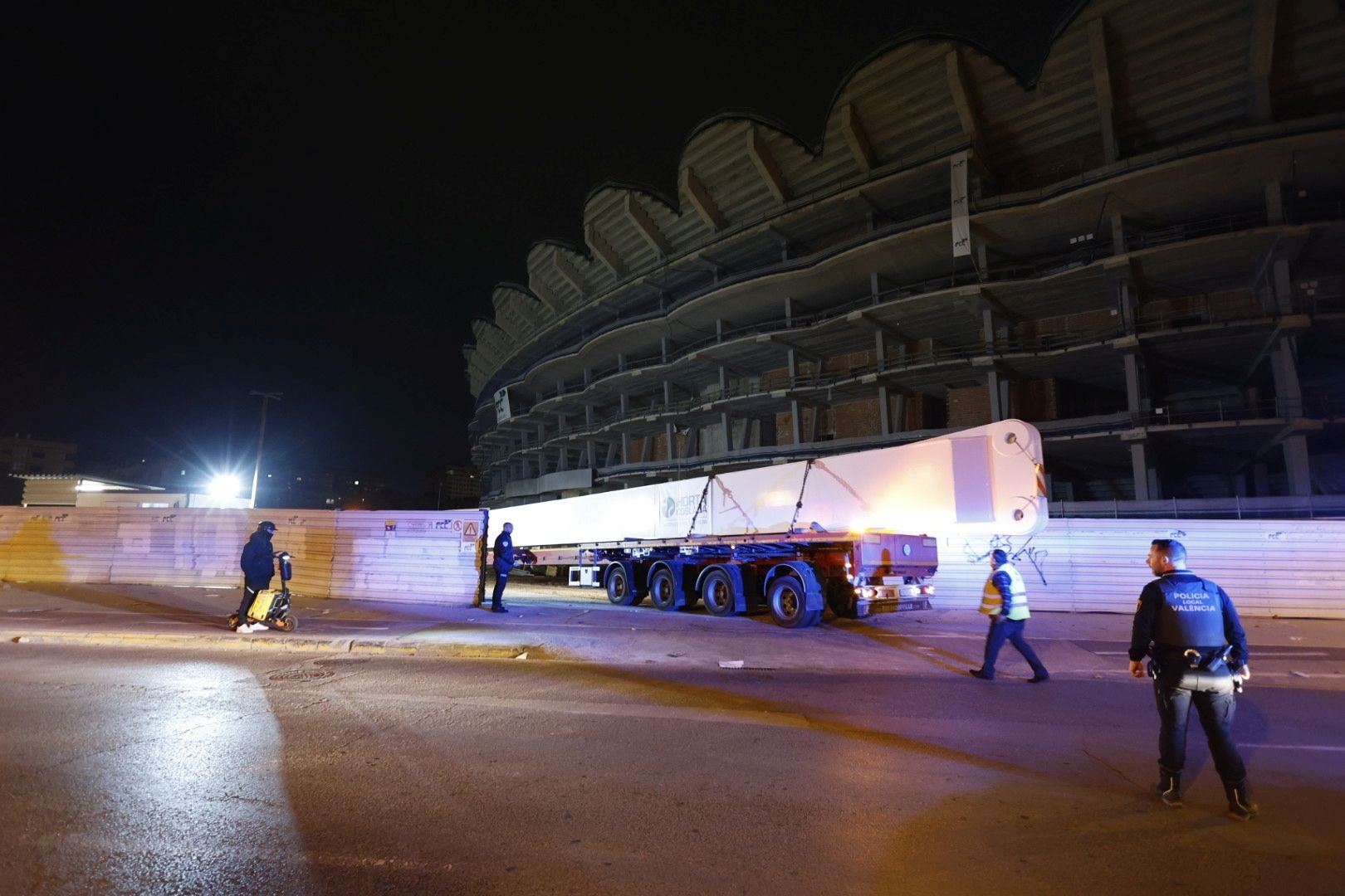 Los pilares que sustentarán la cubierta del Nou Mestalla ya están en Valencia