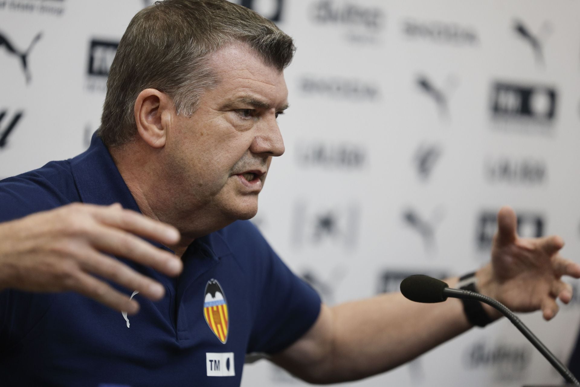 Ron Gourlay, en una rueda de prensa.