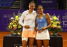 La valenciana Sara Sorribes, junto a la argentina María Lourdes Carlé.