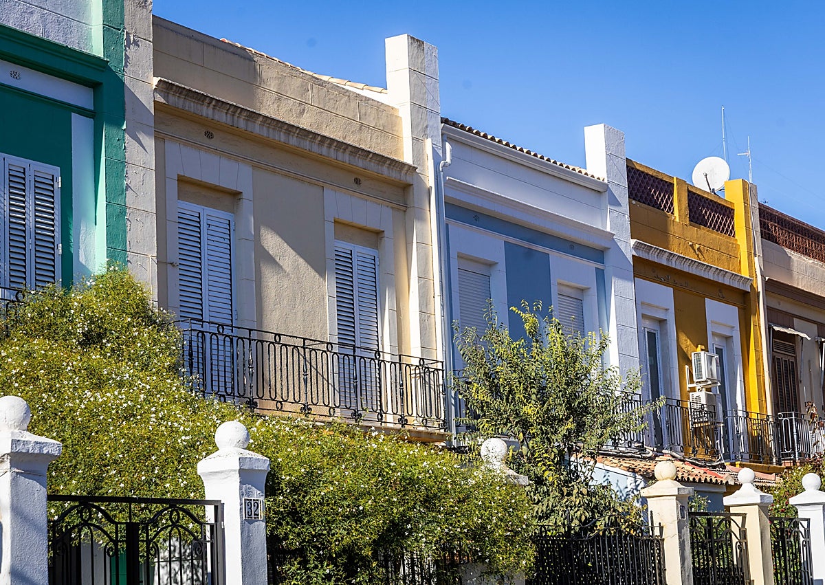 Imagen secundaria 1 - La calle de Valencia que es barrio, pueblo y también ciudad