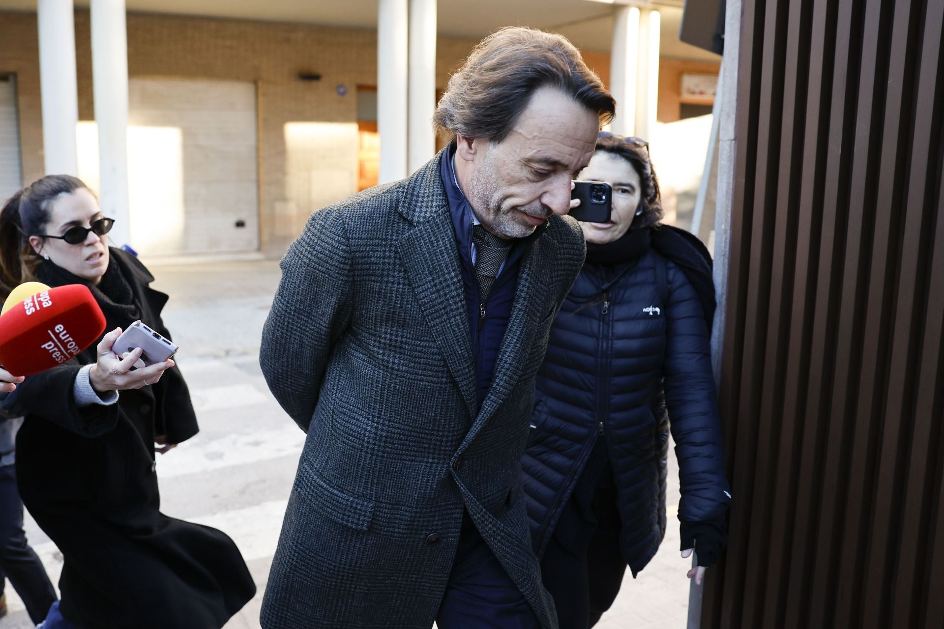 Fotos del jefe de gabinete de Mazón llegando a su llegada a los juzgados de Catarroja