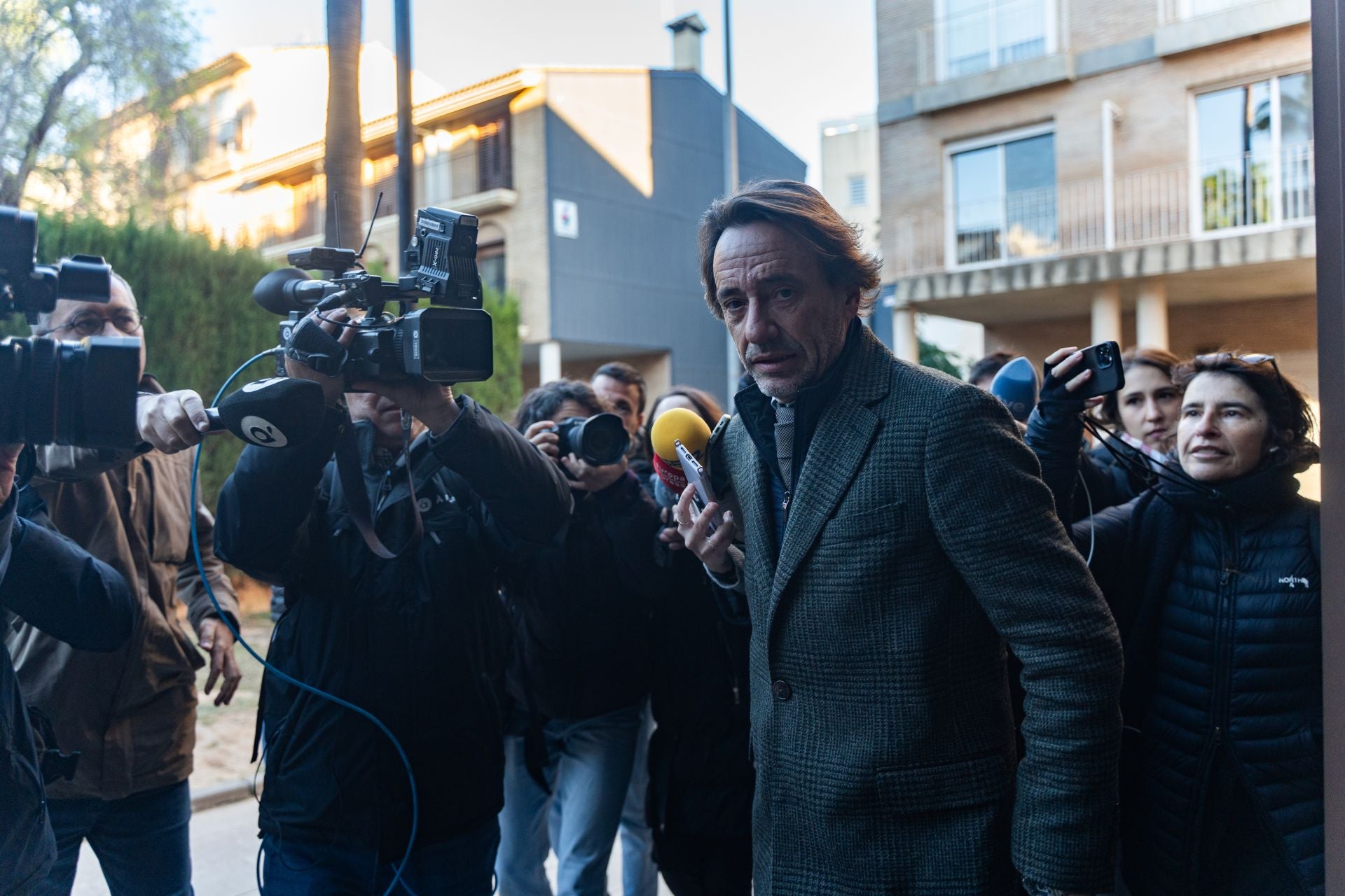 Fotos del jefe de gabinete de Mazón llegando a su llegada a los juzgados de Catarroja