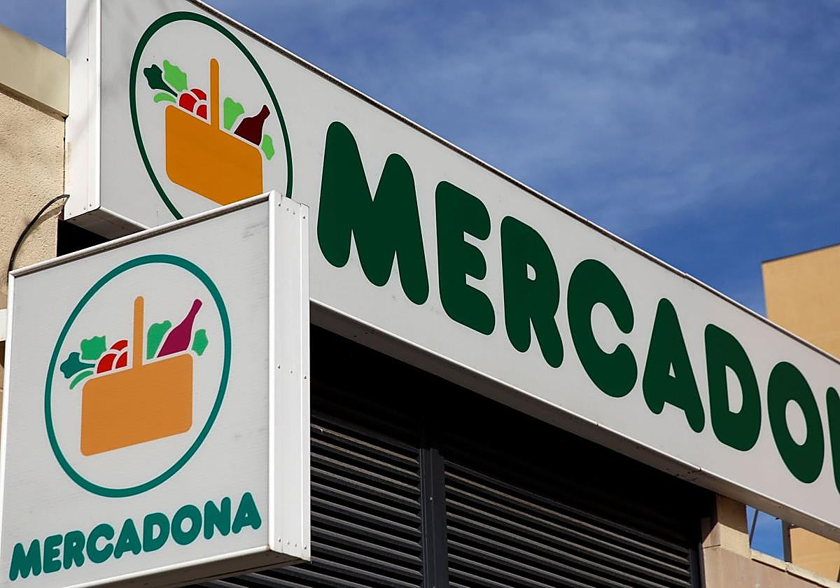 Logo de la fachada de una tienda de Mercadona