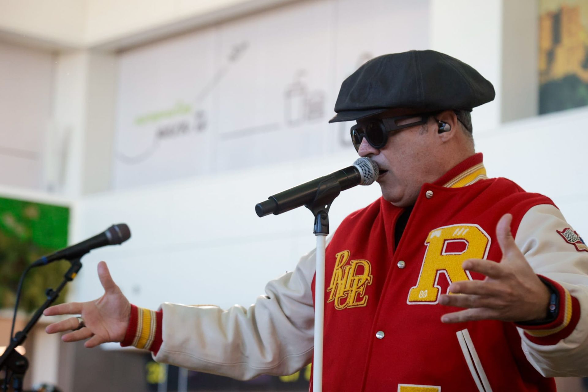 Fotos de la actuación de Seguridad Social en el aeropuerto de Manises