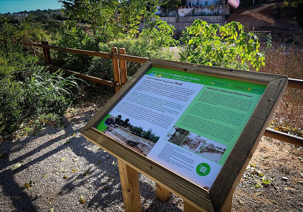 Uno de los paneles colocados en la ruta.