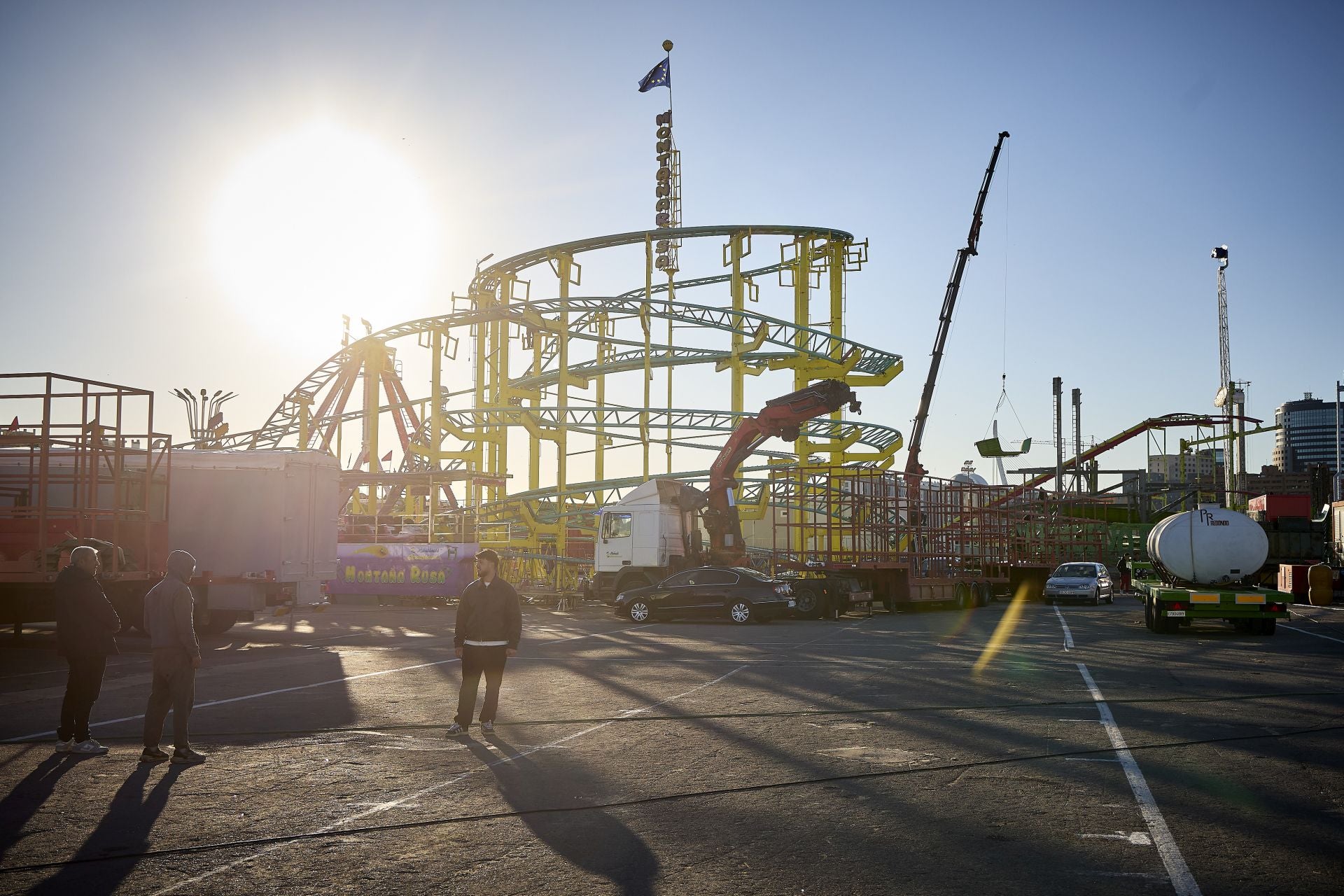 FOTOS | Comienza el montaje de la Feria de Atracciones de Navidad de Valencia