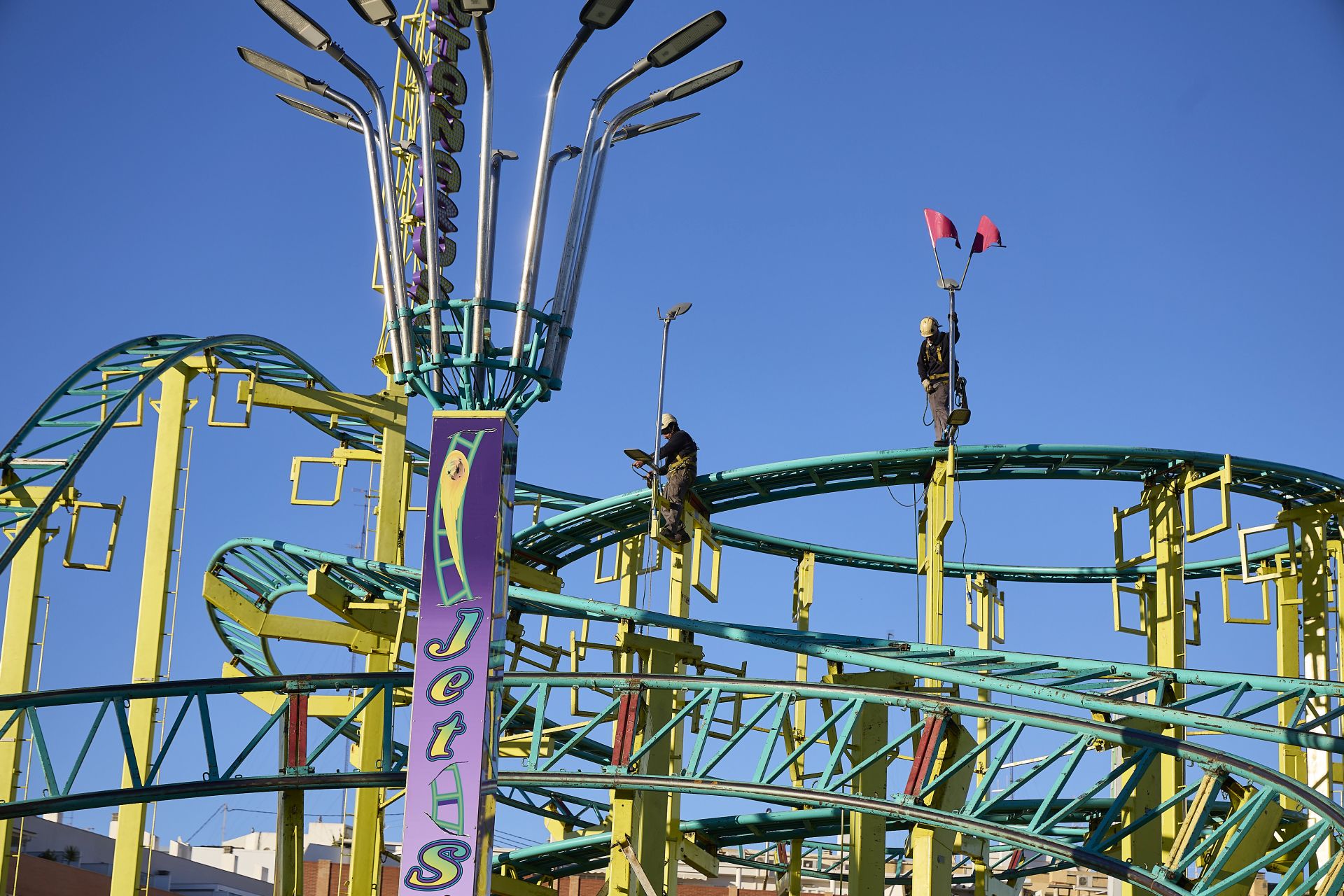 FOTOS | Comienza el montaje de la Feria de Atracciones de Navidad de Valencia