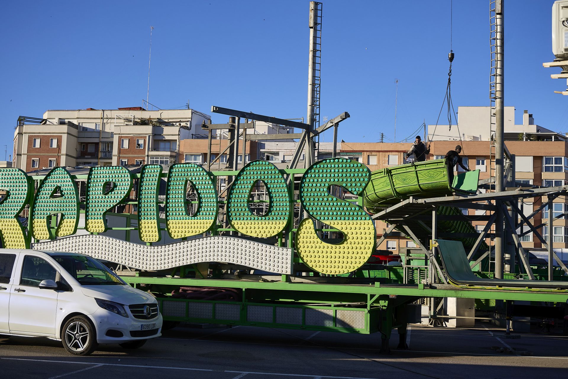 FOTOS | Comienza el montaje de la Feria de Atracciones de Navidad de Valencia