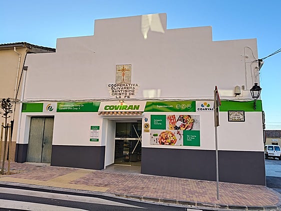 La tienda renovada de la Cooperativa del Campo en Otos.