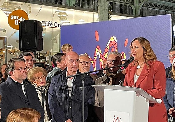 Acto inaugural del encendido de luces del Mercado de Colón y coral infantil del colegio Caxton College.
