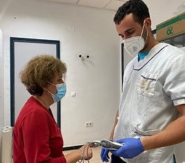 Sanidad recomienda el uso de mascarilla en hospitales y centros de salud por el repunte de gripe